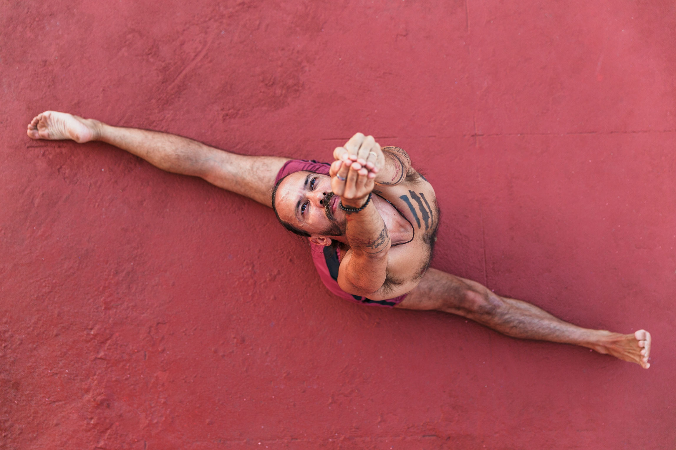 Lucas Carvalho durante uma prática de Ashtanga Yoga